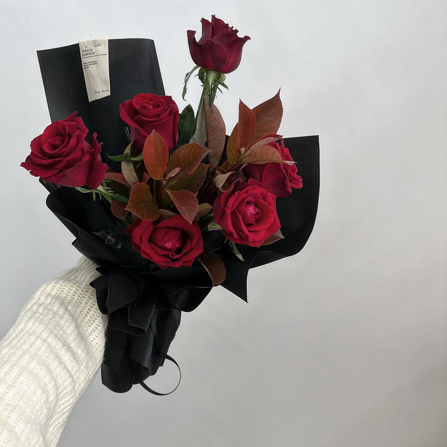 Ramo black de 8 rosas rojas