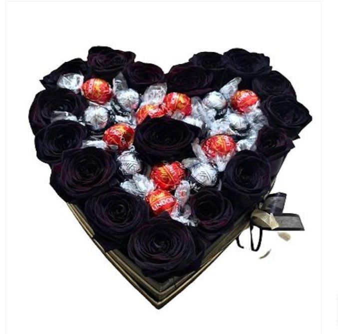 Caja corazón black de rosas negras y bombones Lindt